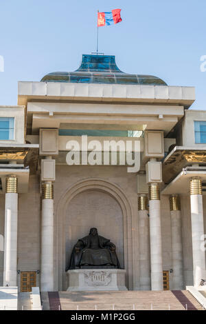 Gengis Khan statua presso il Palazzo del Governo, Ulan Bator, Mongolia, Asia Centrale, Asia Foto Stock