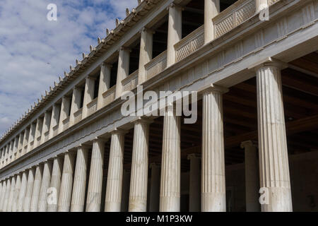 Dettaglio della facciata del ricostruito antica struttura all'Antica Agorà di Atene, attualmente sede di un museo, Stoa di Attalos, Atene, Grecia, Europa Foto Stock