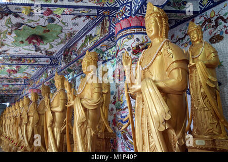 Statua di Quan Am, il Bodhisattva della compassione (dea della misericordia), Linh Phuoc Pagoda buddista, Dalat, Vietnam, Indocina, Asia sud-orientale, Asia Foto Stock