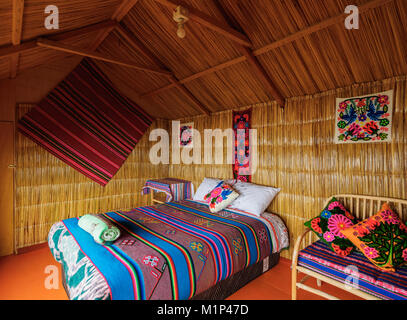 Sala interna, Uros Titicaca Lodge, Uros isole galleggianti, il lago Titicaca Puno, Regione, Perù, Sud America Foto Stock