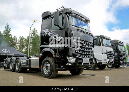 JAMSA, Finlandia - 30 agosto 2014: Veho gruppo presenta la Mercedes-Benz Arocs a Finnmetko 2014. Foto Stock