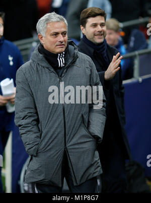 Jose Mourinho manager del Manchester United sul perimetro contro il Tottenham Hotspur ha giocato a Wembley Stadium il 31 gennaio 2018 Foto Stock