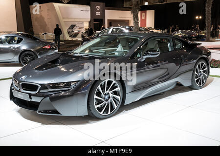 Bruxelles - Jan 10, 2018: BMW i8 vettura sportiva elettrica illustrata a Bruxelles Motor Show. Foto Stock