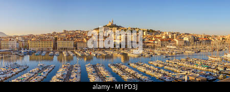 Marsiglia porto panorama dello skyline della città, Marsiglia, Francia Foto Stock