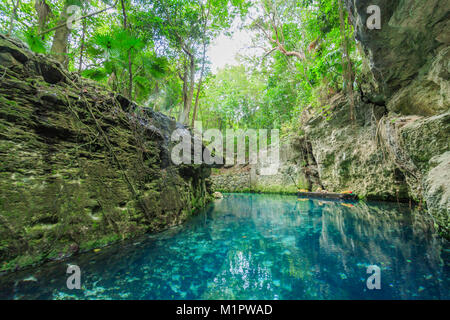 Blue River in Xcaret, Messico Foto Stock