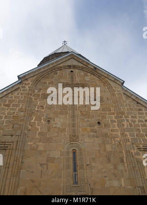 Fortezza di Ananuri, un castello medievale e la sede della locale eristavis (Duchi) in alto Caucaso in Georgia, esterno della chiesa della Madre di Dio Foto Stock