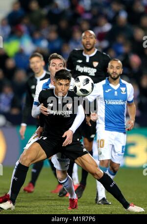 Madrid, Spagna. 31 gennaio, 2018. Sevilla è Joaquin Correa (anteriore) compete durante il re spagnolo's Cup Semifinal prima gamba partita di calcio tra Leganes e Siviglia in Spagna a Madrid, gennaio 31, 2018. La partita è finita 1-1. Credito: Juan Carlos Rojas/Xinhua/Alamy Live News Foto Stock