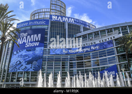 Anaheim, CA, Stati Uniti d'America. 25 gennaio, 2018. L'annuale 2018 NAMM Show, il global business convenzione per l'industria musicale presso il Centro Congressi di Anaheim, California USA Credito: Dave Safley/ZUMA filo/Alamy Live News Foto Stock