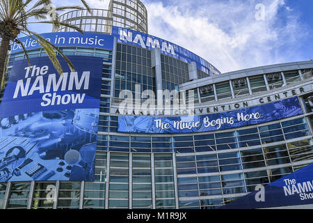 Anaheim, CA, Stati Uniti d'America. 25 gennaio, 2018. L'annuale 2018 NAMM Show, il global business convenzione per l'industria musicale presso il Centro Congressi di Anaheim, California USA Credito: Dave Safley/ZUMA filo/Alamy Live News Foto Stock