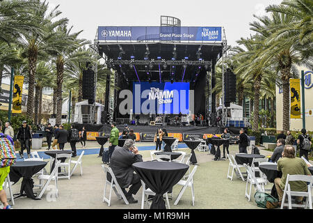 Anaheim, CA, Stati Uniti d'America. 25 gennaio, 2018. Grand Plaza Stage presso l annuale 2018 NAMM Show, il global business convenzione per l'industria musicale. Credito: Dave Safley/ZUMA filo/Alamy Live News Foto Stock