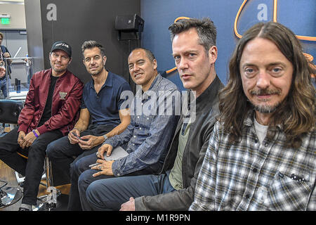 Anaheim, CA, Stati Uniti d'America. 25 gennaio, 2018. La banda accesa all'Beyerdynamic Inc. Stand per l'Annuale 2018 NAMM Show, il global business convenzione per l'industria musicale. Credito: Dave Safley/ZUMA filo/Alamy Live News Foto Stock