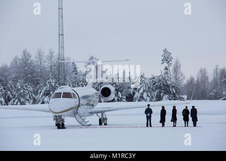 Oslo, Norvegia. 01 Febbraio, 2018. Le Loro Altezze Reali il Duca e la Duchessa di Cambridge arriva a Oslo Gardermoen aeroporto accolto dal Principe Ereditario Haakon e Crown Princess Mette-Marit della Norvegia per il loro tour di Norvegia 01st-02nd febbraio. Credito: Gunvor Eline E. Jakobsen/Alamy Live News Foto Stock