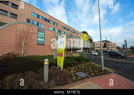 Liverpool, Regno Unito. Il 1 febbraio 2018. Alder Hey NHS Trust sono in corte oggi sostenendo che essa non è in Alfie Evans miglior interesse di tenere lui a sostegno della vita. I genitori del malato grave 20 mesi toddler Alfie Evans si chiedono oggi un giudice per mantenere la sua vita il supporto inserito. Credito: Ken Biggs/Alamy Live News. Foto Stock