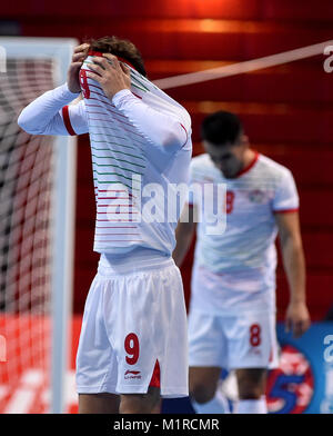 Il Taipei Taiwan. Il 1° febbraio 2018. Sardorov Fayzali (L) del Tagikistan reagisce dopo il gruppo B partita di calcio tra il Giappone e il Tagikistan di AFC Futsal Championship in Taipei, a sud-est della Cina di Taiwan, 1 febbraio 2018. Il Giappone ha vinto 4-2. Credito: Yue Yuewei/Xinhua/Alamy Live News Foto Stock