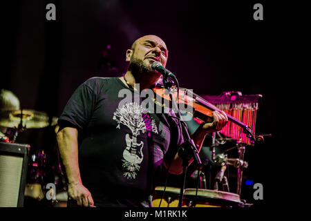 Teatro Duse, Bologna - Italia. La rock band italiana, i nomadi, eseguite durante un live del loro ultimo giro. Il credito Luigi Rizzo/Alamy Live News Foto Stock