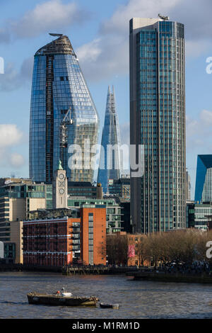 Londra Cityscape veduta dello skyline da Waterloo Bridge verso la Oxo Tower, South Bank Torre , uno Blackfriars e il coccio. Foto Stock