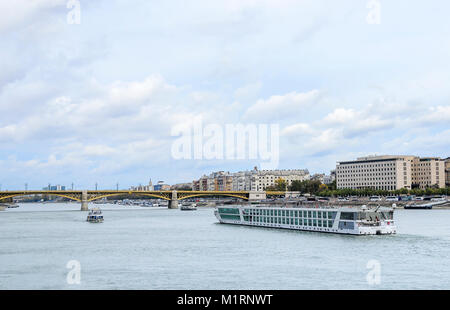 Imbarcazione da diporto sul fiume Danubio, Budapest. Foto Stock