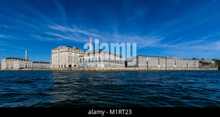 Una vista unica sulla storica Royal William Yard in Plymouth su una luminosa giornata di sole. Foto Stock