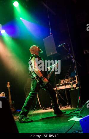 Norvegia, Bergen - Agosto 27, 2017. La Canadia speed metal band Exciter esegue un concerto dal vivo durante il norvegese metal festival oltre i cancelli 2017 a Bergen. Qui il cantante ed il bassista Allan Johnson è visto dal vivo sul palco. (Photo credit: Gonzales foto / Jarle H. Moe). Foto Stock