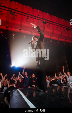 Norvegia, Bergen - 24 giugno 2017. Il cantante svedese, musicista e cantautore Håkan Hellström esegue un concerto dal vivo al Grieghallen di Bergen. (Photo credit: Gonzales foto - Jarle H. Moe). Foto Stock