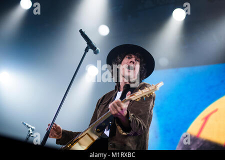 Norvegia, Bergen - 24 giugno 2017. Il cantante svedese, musicista e cantautore Håkan Hellström esegue un concerto dal vivo al Grieghallen di Bergen. (Photo credit: Gonzales foto - Jarle H. Moe). Foto Stock