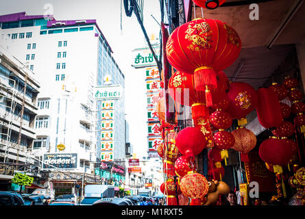 Tailandia Bangkok - 29 Gennaio 2018 : nuovo anno cinese lanterna appesa per la vendita su Yaowarat road,tradizionali decorazioni home celebrando ne cinese Foto Stock