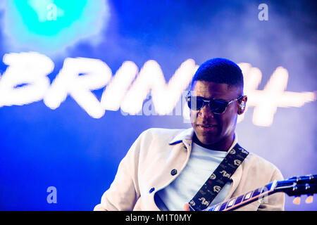 Il cantante inglese, musicista e cantautore Labrinth esegue un concerto dal vivo presso il norvegese music festival Cloud Nine festival di Bergen. Norvegia, 20/08 2016. Foto Stock