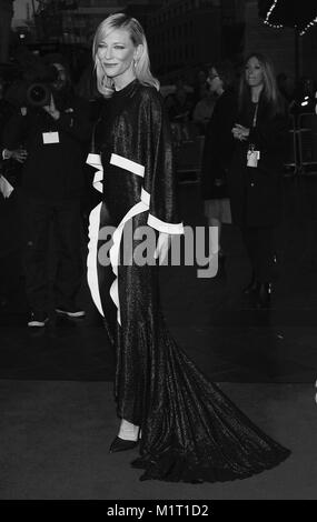 Londra - Ott 14, 2015: ( Immagine Altered digitalmente a monocromatica ) Cate Blanchett assiste la Carol premiere, 59th BFI London Film Festival a Londra Foto Stock