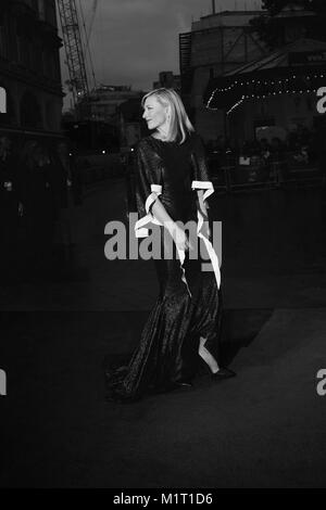 Londra - Ott 14, 2015: ( Immagine Altered digitalmente a monocromatica ) Cate Blanchett assiste la Carol premiere, 59th BFI London Film Festival a Londra Foto Stock