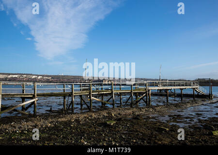 Immagine di Portsmouth Porto preso da Portchester con la bassa marea. Portchester è situato all'estremità nord del porto di Portsmouth Foto Stock