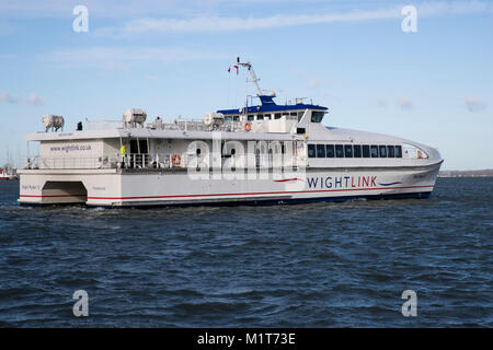 Wightlink fast ferry Wight Ryder II arrivando a Portsmouth da Ryde, Isola di Wight il 1 febbraio 2018 Foto Stock