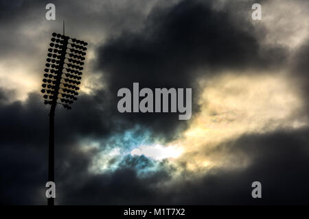 Fari di lavoro ad alta intensità luminosa a Lancashire Cricket Club, Manchester. Foto Stock