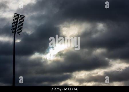 Fari di lavoro ad alta intensità luminosa a Lancashire Cricket Club, Manchester. Foto Stock