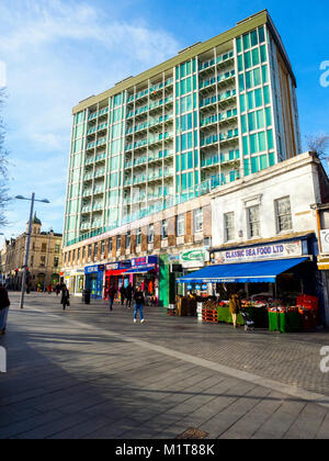 Moderno edificio di appartamenti a Woolwich Centro Storico Piazza Gordon generale posto - a sud-est di Londra - Inghilterra Foto Stock