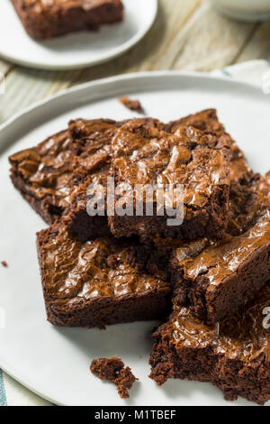Double Dark Brownie al cioccolato pronto a mangiare Foto Stock
