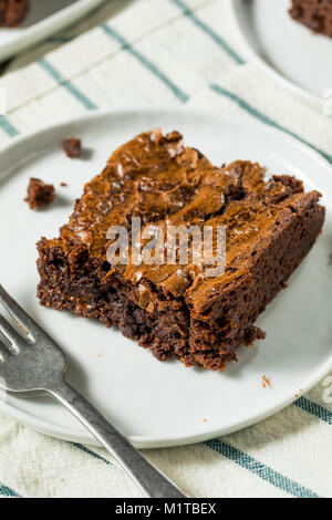 Double Dark Brownie al cioccolato pronto a mangiare Foto Stock
