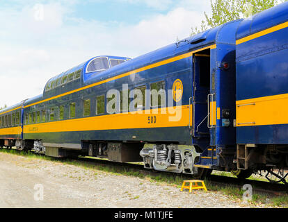 Talkeetna, Alaska, Stati Uniti d'America - 19 Maggio 2017: Un Alaska Railroad Treno in attesa di un'azienda via vicino a Talkeetna Depot. Foto Stock