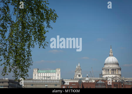 Casa di Faraday e la Cattedrale di St Paul a Londra Foto Stock