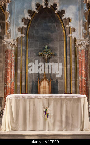 All'interno di una chiesa che mostra l'altare. La chiesa è chiesa dell incarnazione chiesa cattolica romana a New York. Foto Stock