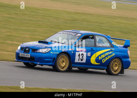 Subaru Impreza con driver John Griffiths e co-driver Nigel Wetton al Motorsport News circuito Rally Championship, Snetterton, Norfolk, Regno Unito. Foto Stock