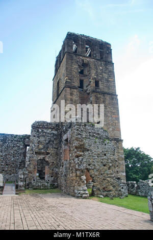 Ruderi della Torre della cattedrale, Panama Viejo, Panama City, Panama. Foto Stock