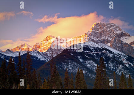 Montare Lougheed a Kananaskis vicino a Canmore, Alberta di sunrise Foto Stock