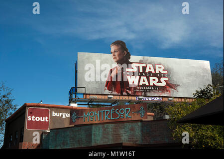 Affissioni con Carrie Fisher la promozione di Star Wars ultimi Jedi filmato sulla Ventura Blvd. in Studio città quartiere f Los Angeles, CA Foto Stock