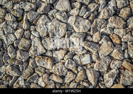 Sporco macerie sorge sulla strada vicino. Foto Stock