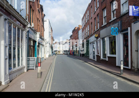 Vista lungo la vecchia strada nel piccolo Worcestershire città di Upton su Severn Foto Stock