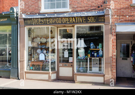 Il vecchio negozio di fronte per il Worcestershire Co-Operative Società nel centro di Upton su Severn, Worcestershire, Regno Unito Foto Stock