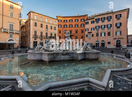 Piazza Navona è una delle più grandi e più belle piazza piazze di Roma con tre imponenti fontane, tra cui la Fontana dei Quattro Fiumi Foto Stock