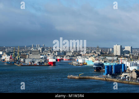 1 febbraio 2018: una vista del porto di Aberdeen e il centro città, Aberdeen Scotland, Regno Unito . Foto Stock