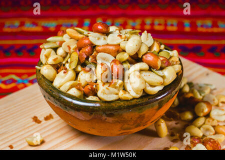 Cacahuates pepitas o messicana pipas snack salati in città del messico Foto Stock