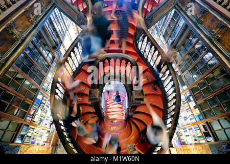 La famosa scalinata di Livraria Lello & IRMÃO Bookstore, Porto, Portogallo Foto Stock